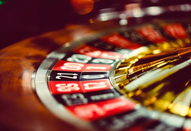 Tampilan live dealer blackjack di aplikasi mobile ajaibslot dengan kontrol pemain yang jelas